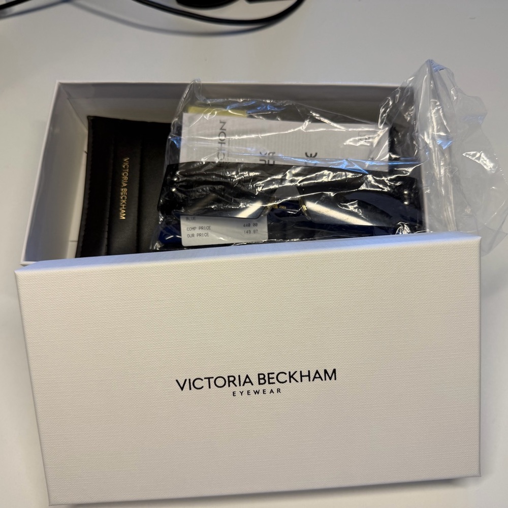 Victoria Beckham Fashion Show
62mm Rectangular Sunglasses - Picture 11 of 13
